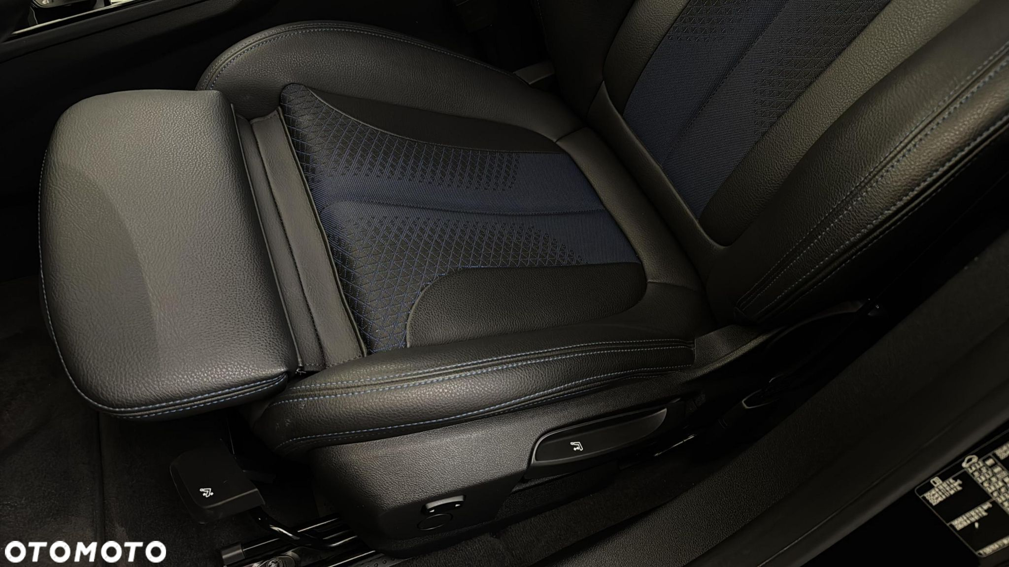 BMW Seria 1 118i - 13