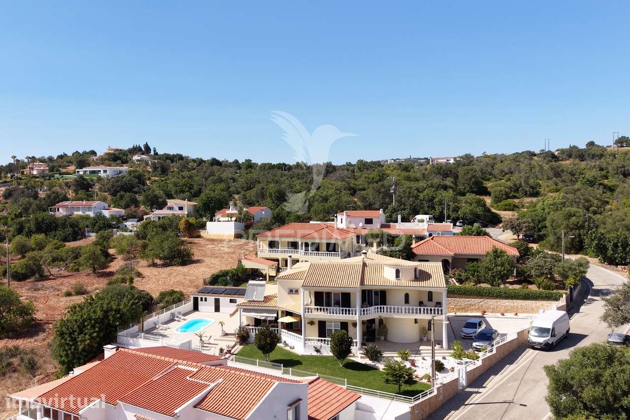 Moradia isolada com Piscina e garagem - Grande imagem: 4/40