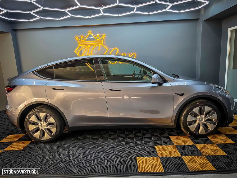 Tesla Model Y - 11