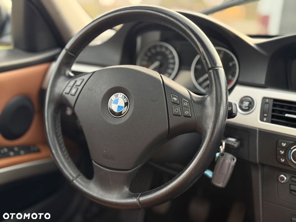 BMW Seria 3 318d DPF - 32