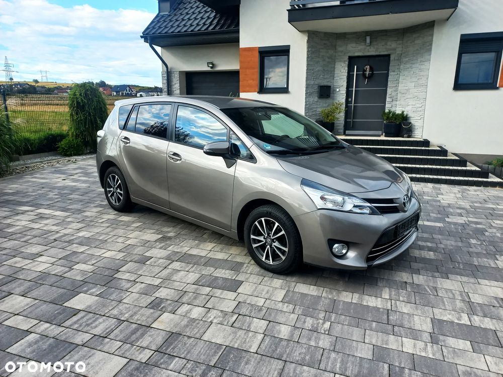 Toyota Verso 1.6 D-4D Premium - 10