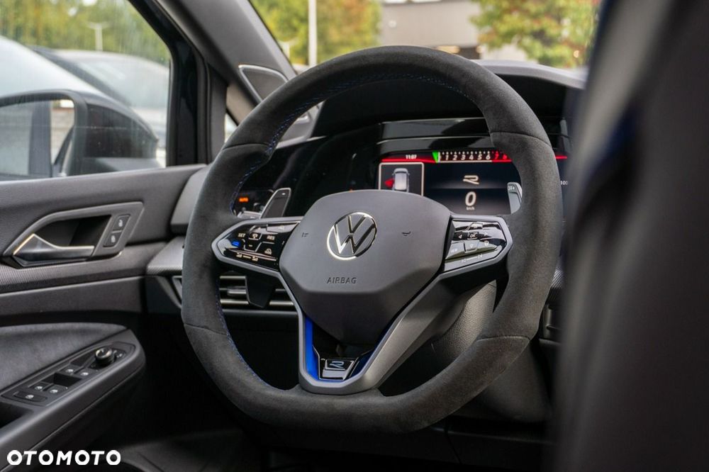 Volkswagen Golf - 27