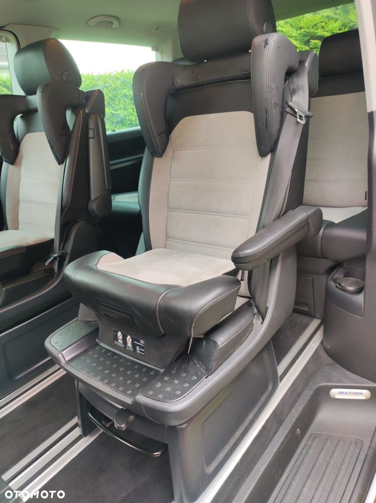 Volkswagen Multivan - 7