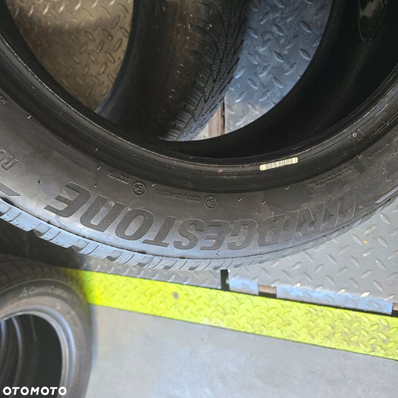 BRIDGESTONE BLIZZAK LM005 255/50R19 103T 235/55R19 101T 4X - 6