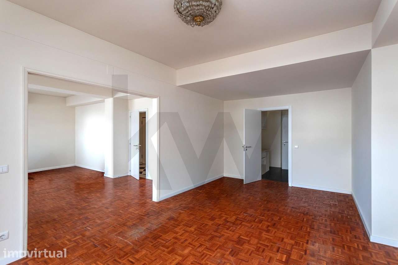 Apartamento T5 com Vista Lateral Rio na Av. Infante Santo – Espaço, Ch - Grande imagem: 3/44