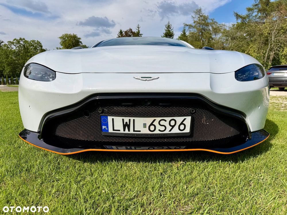 Aston Martin Vantage - 13