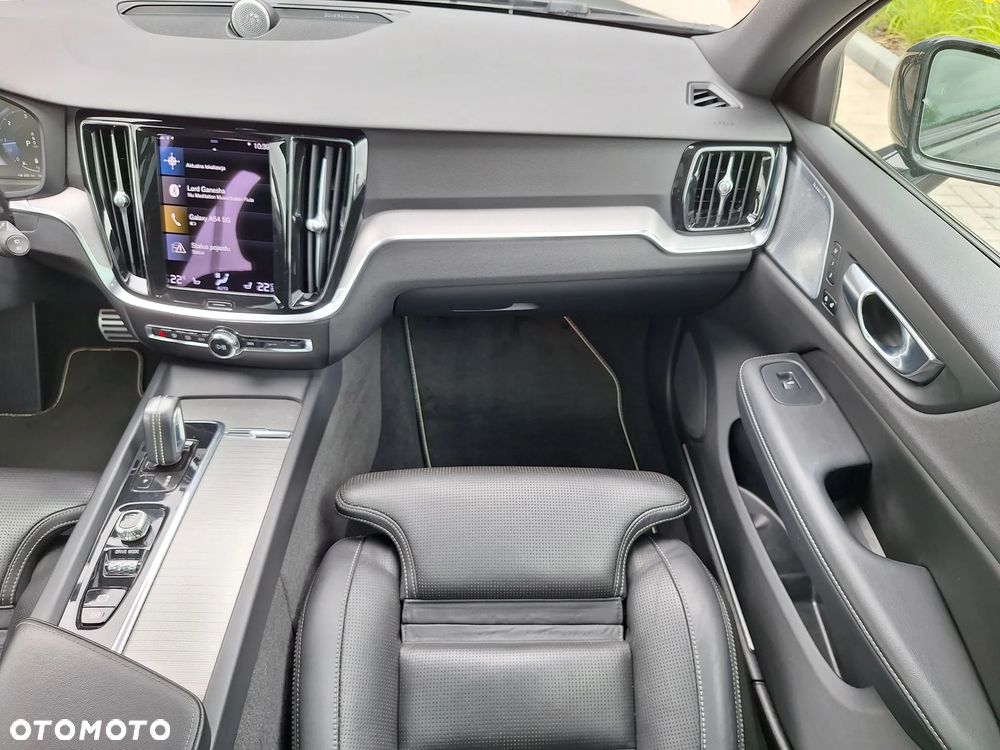 Volvo V60 B4 D R-Design - 29