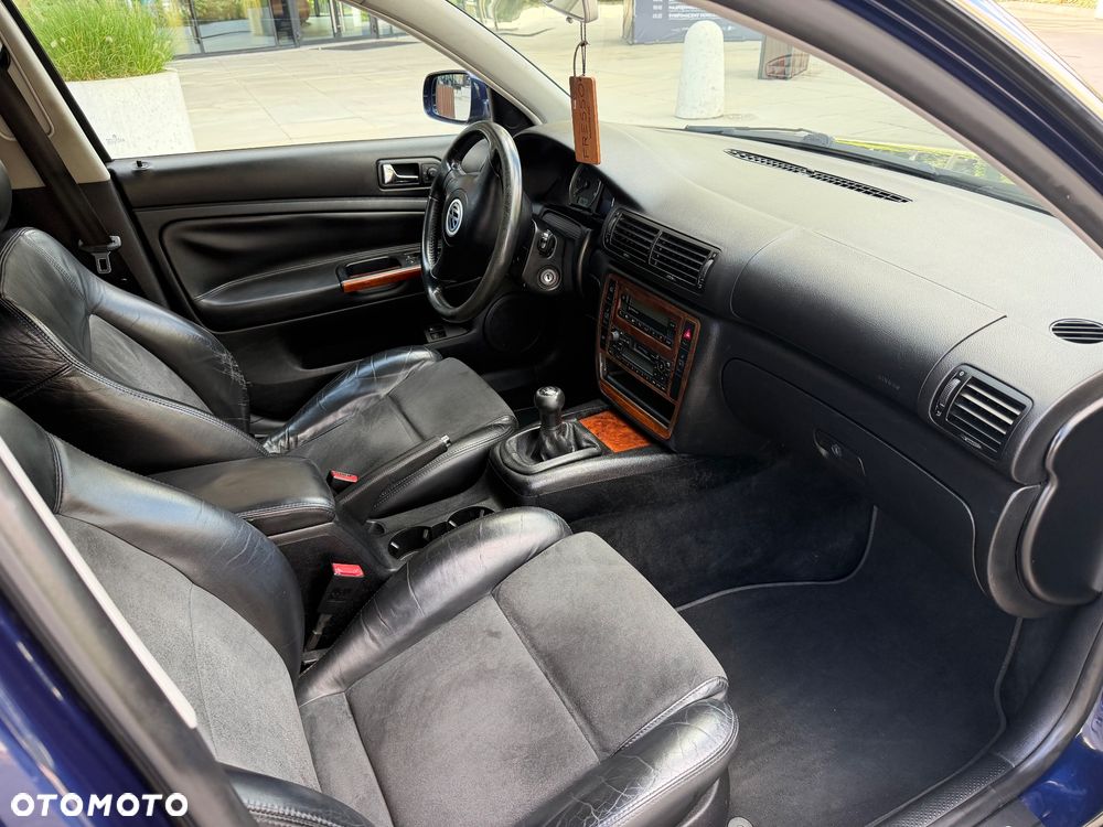 Volkswagen Passat 1.9 TDI Highline - 12