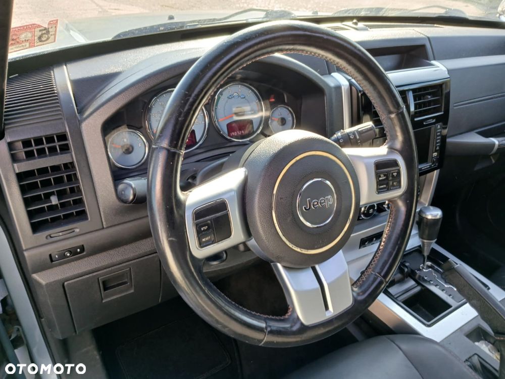 Jeep Liberty - 24