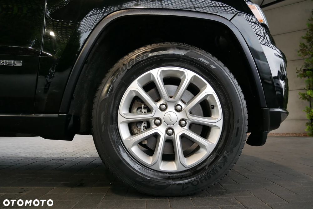 Jeep Grand Cherokee - 38