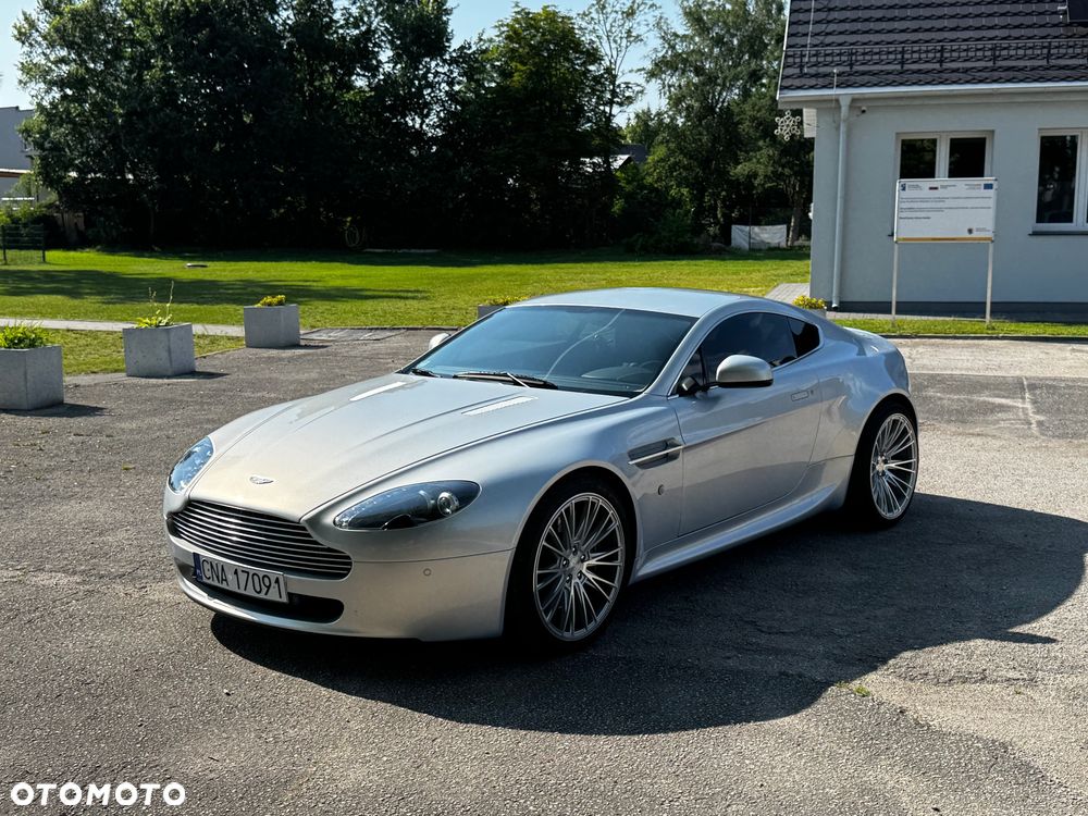 Aston Martin Vantage - 1