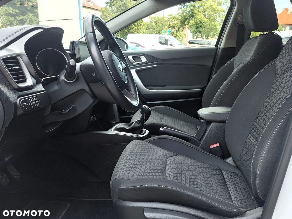Kia Ceed 1.5 T-GDI M - 12
