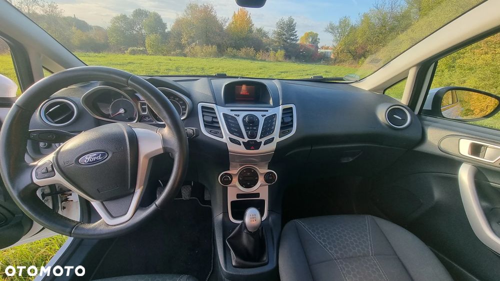 Ford Fiesta - 24