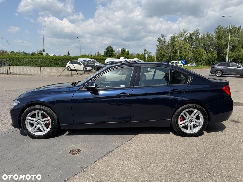 BMW Seria 3 320d xDrive Luxury Line - 28