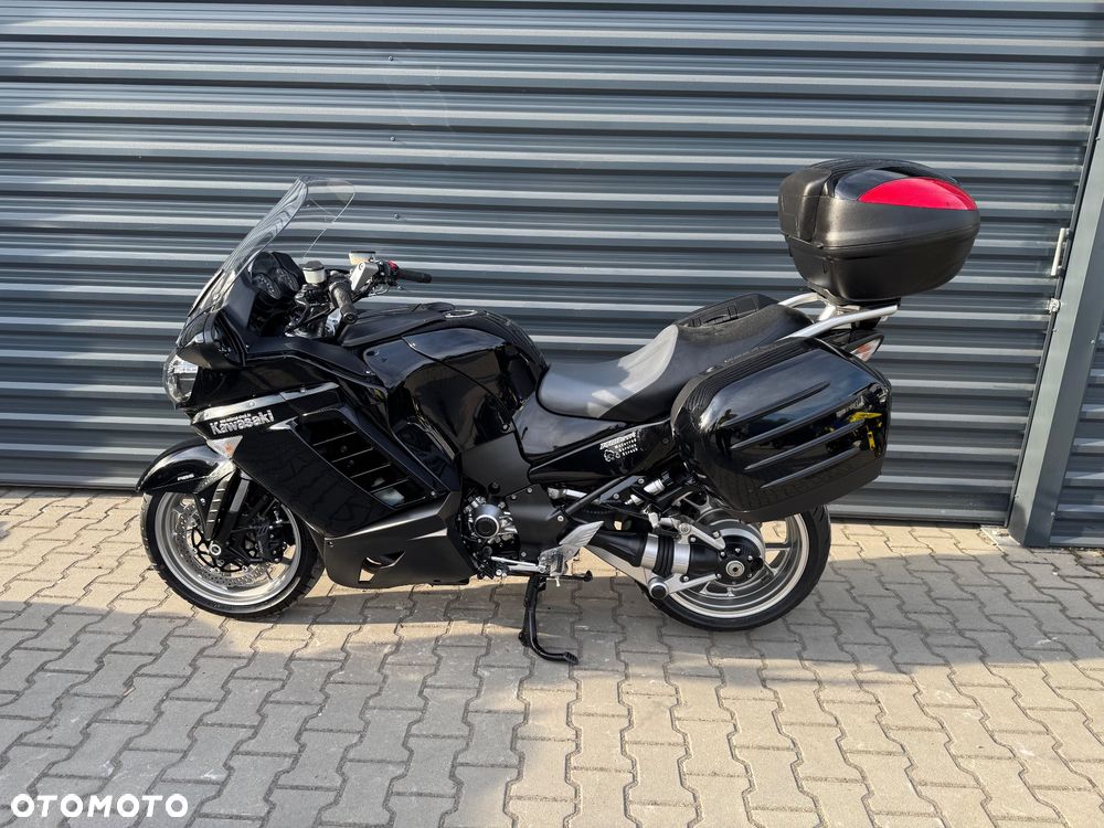 Kawasaki GTR - 4