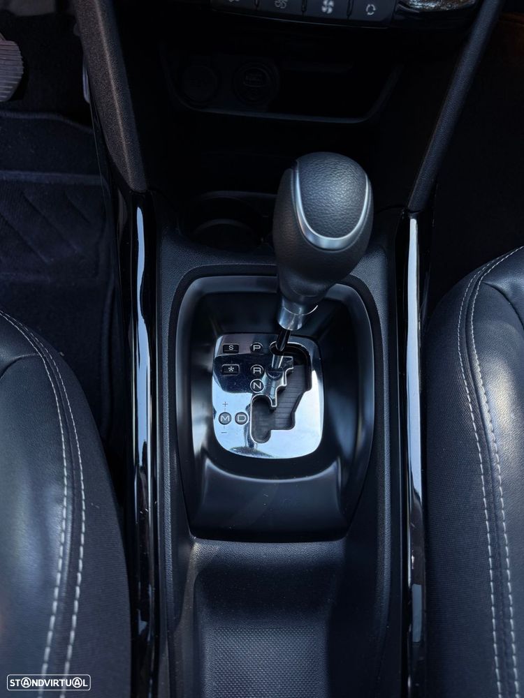 Peugeot 2008 1.2 PureTech Allure EAT6 - 10