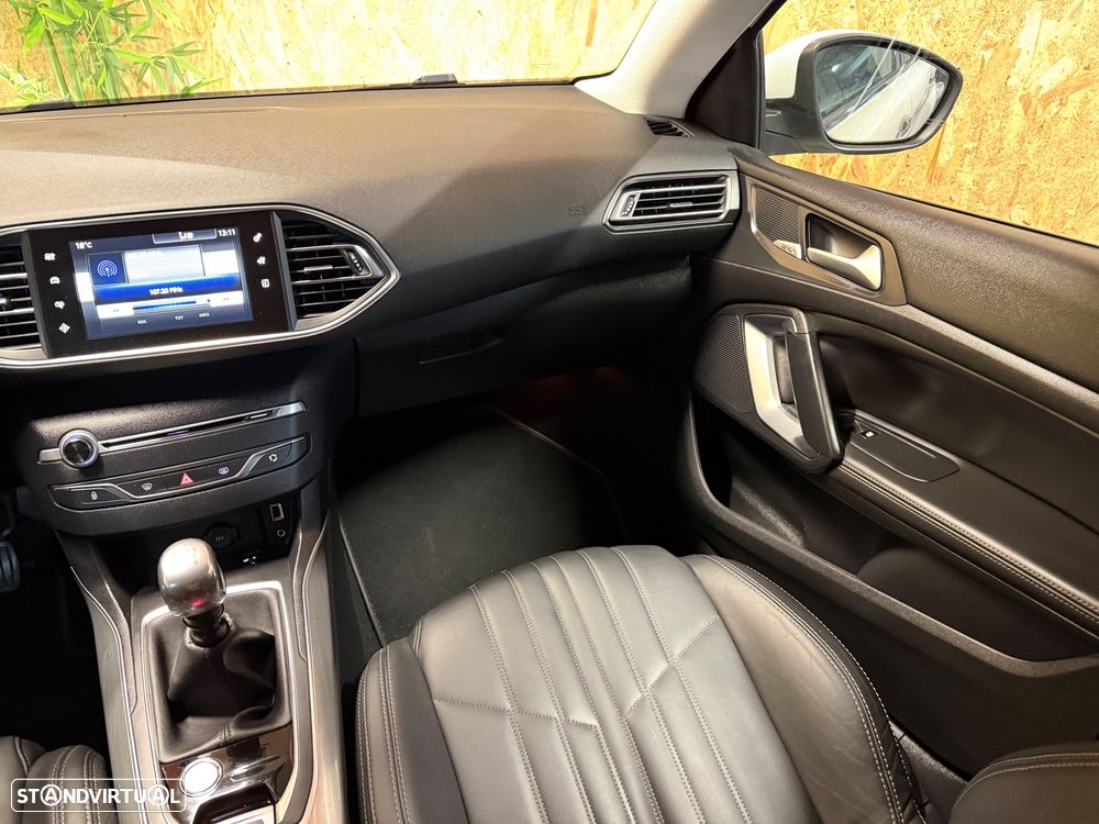 Peugeot 308 130 e-THP Stop & Start Allure - 17