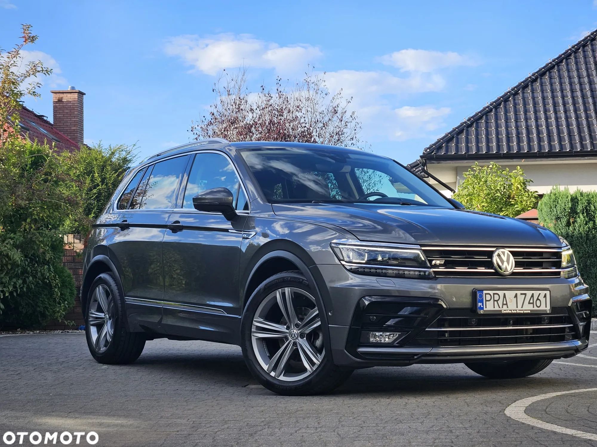 Volkswagen Tiguan - 1