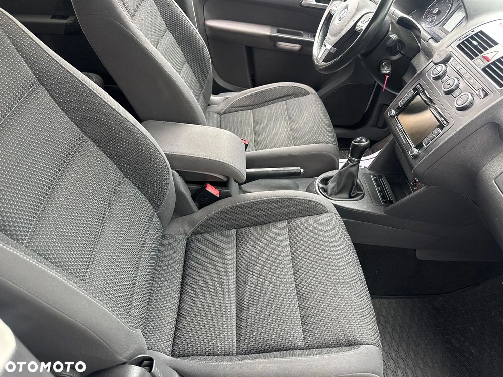 Volkswagen Touran - 25