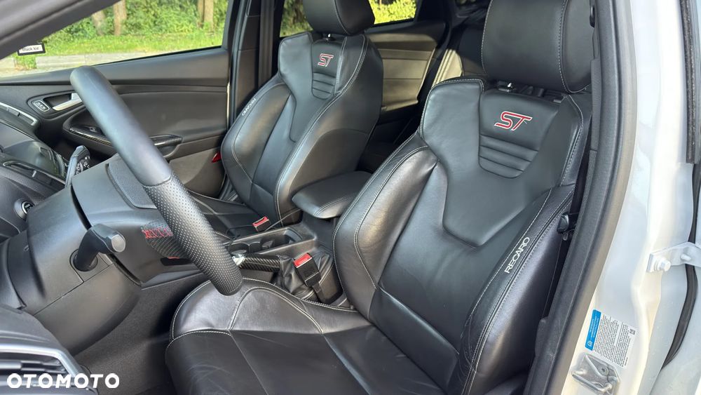 Ford Focus 2.0 EcoBoost ST - 12