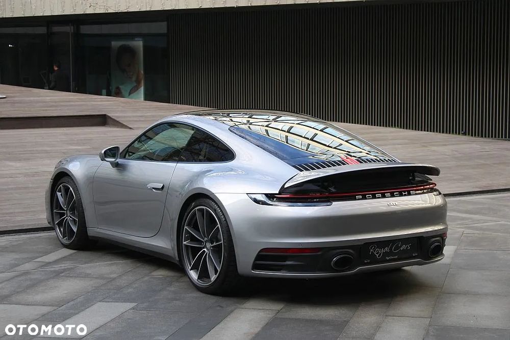 Porsche 911 Carrera 4 - 3