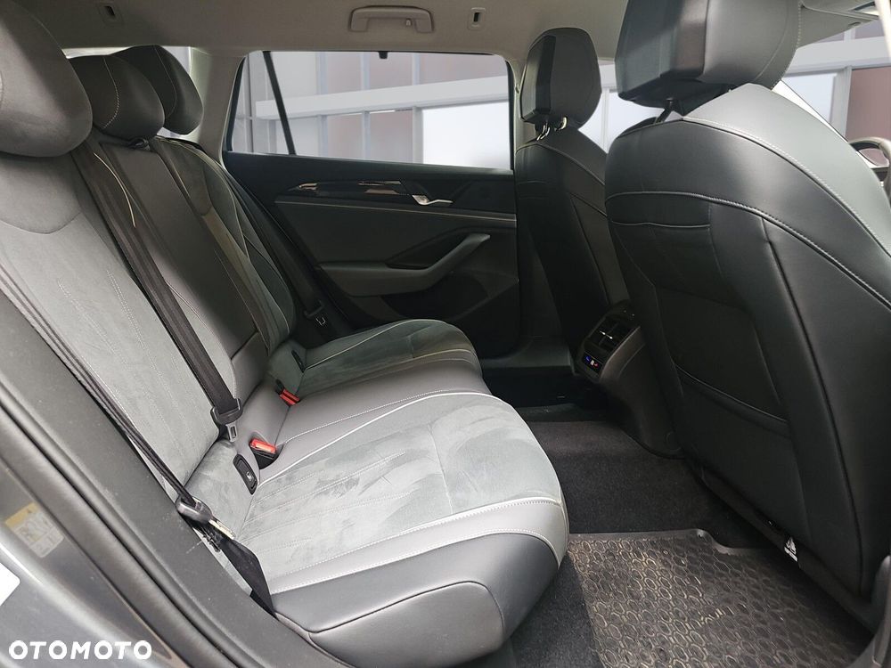 Volkswagen Passat - 12