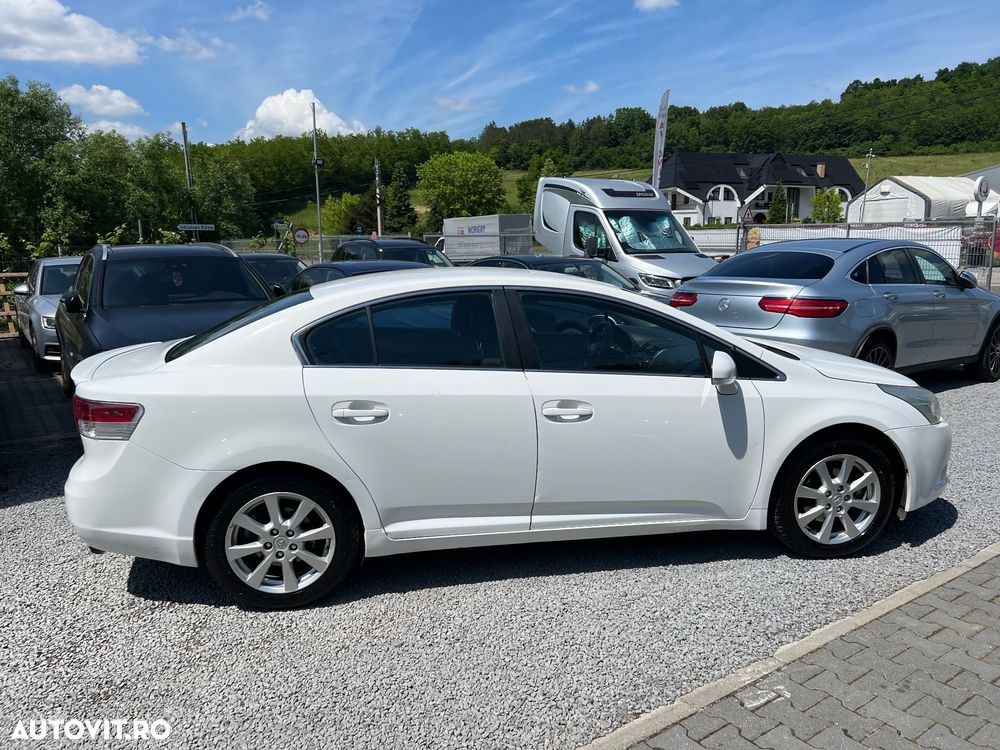 Toyota Avensis - 18
