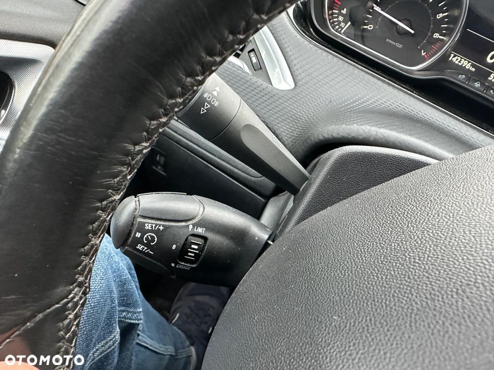 Peugeot 2008 PureTech 110 GPF EAT6 Black Edition - 31