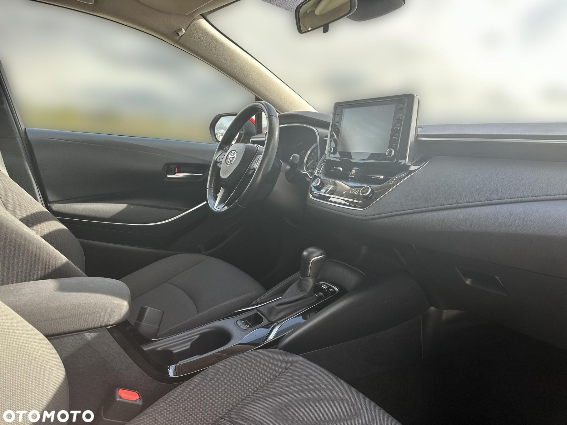Toyota Corolla 1.8 Hybrid Comfort - 12