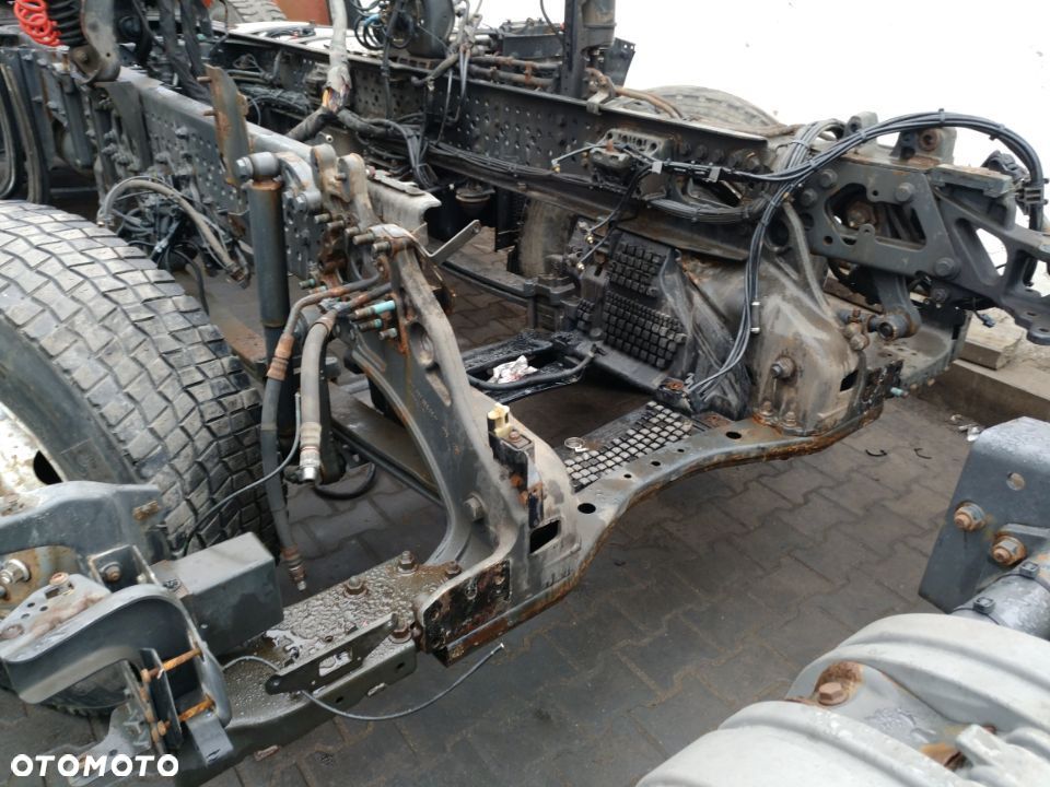 Wspornik resora prawy łapa ramy belka Actros MP4 - 2
