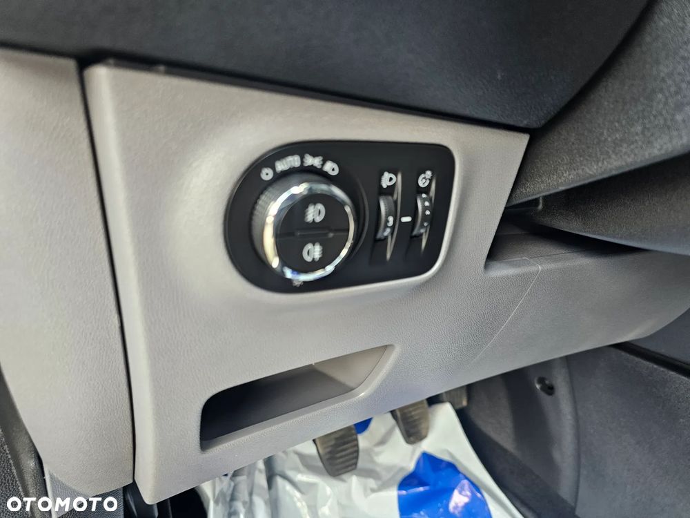 Opel Corsa 1.4 16V Cosmo - 21