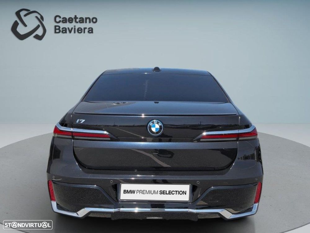 BMW i7 xDrive60 Pack Desportivo M - 7