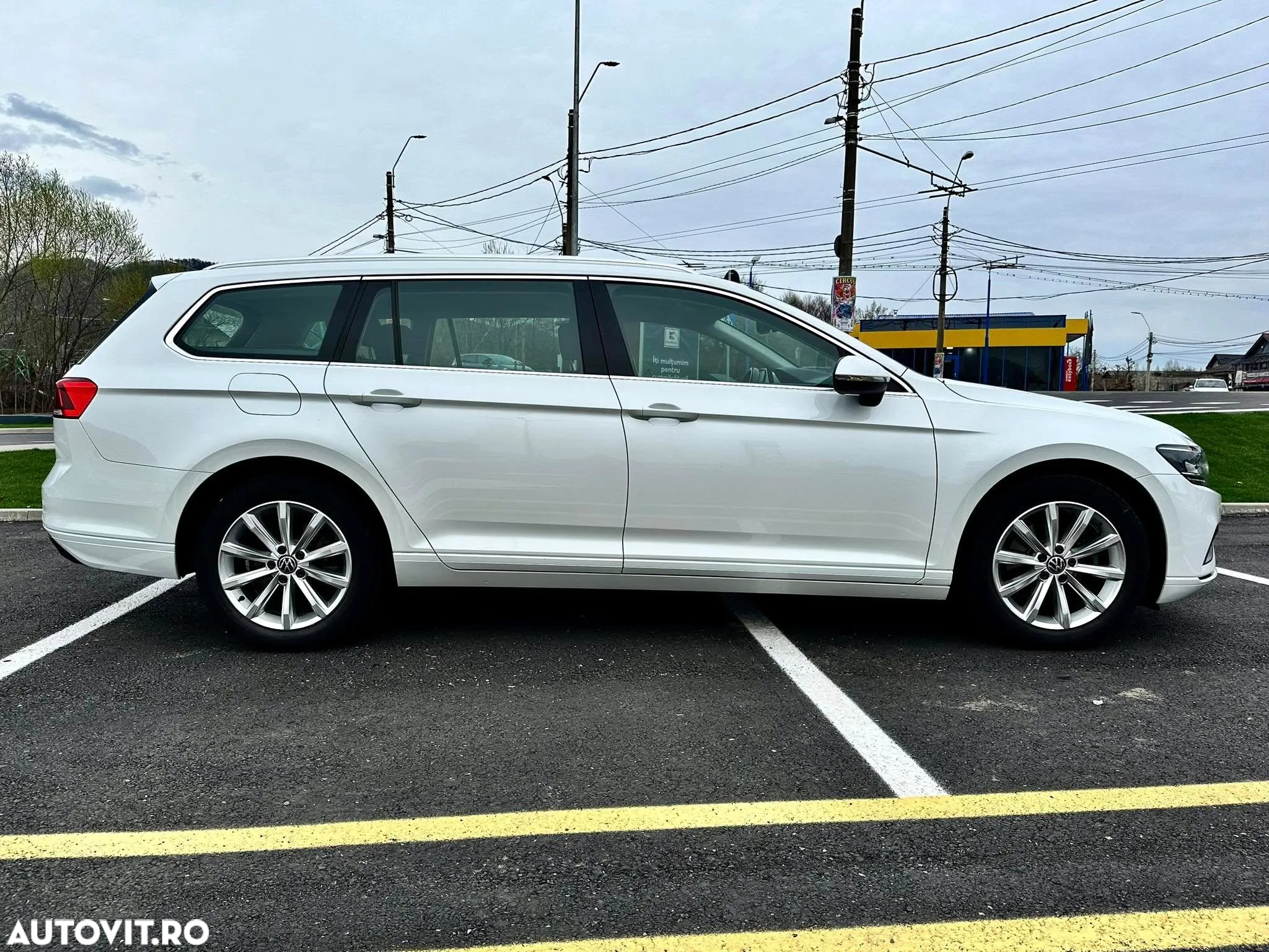 Volkswagen Passat Variant 2.0 TDI SCR DSG BlueMotion Highline - 6