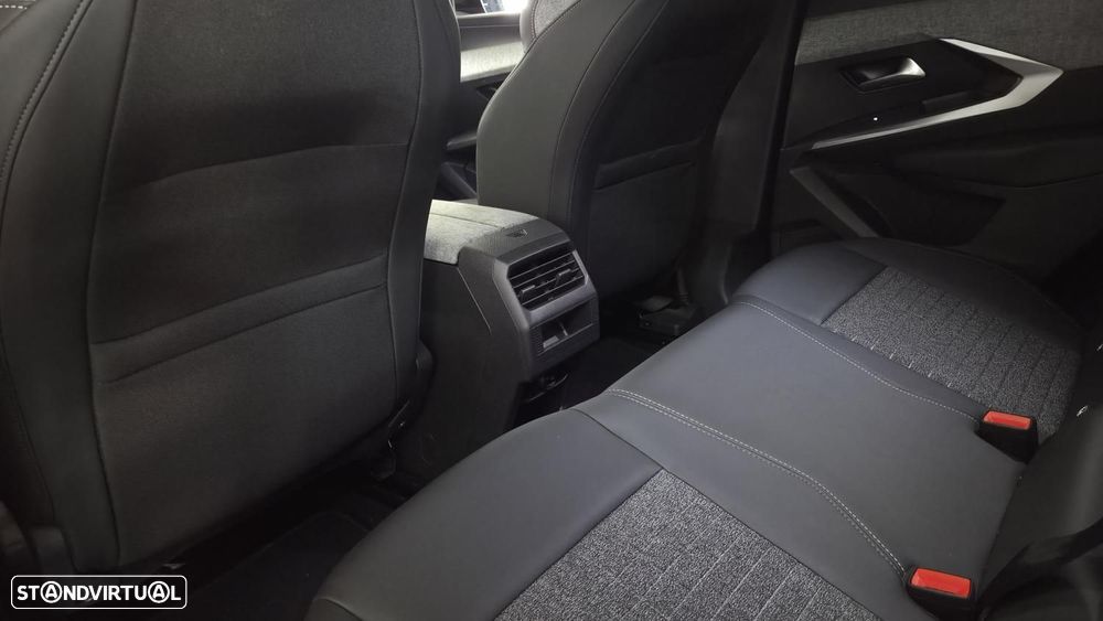 Peugeot 3008 1.2 Hybrid Allure e-DCS6 - 12