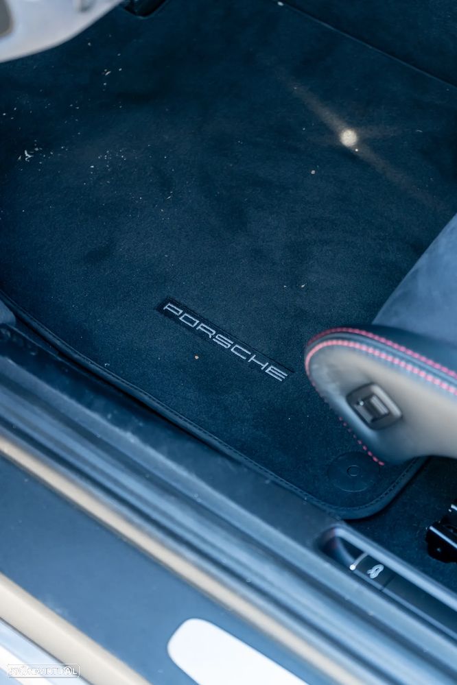 Porsche Cayman GT4 - 20