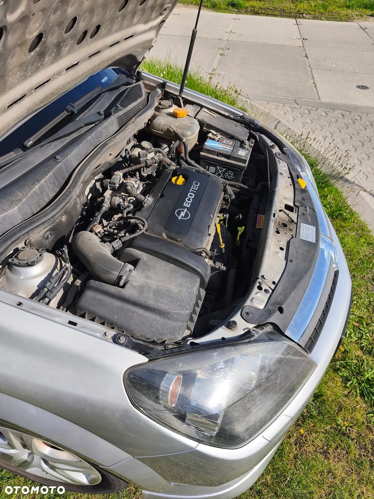 Opel Astra 1.6 Essentia - 10