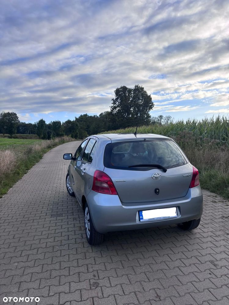 Toyota Yaris 1.3 VVT-i Sol - 4