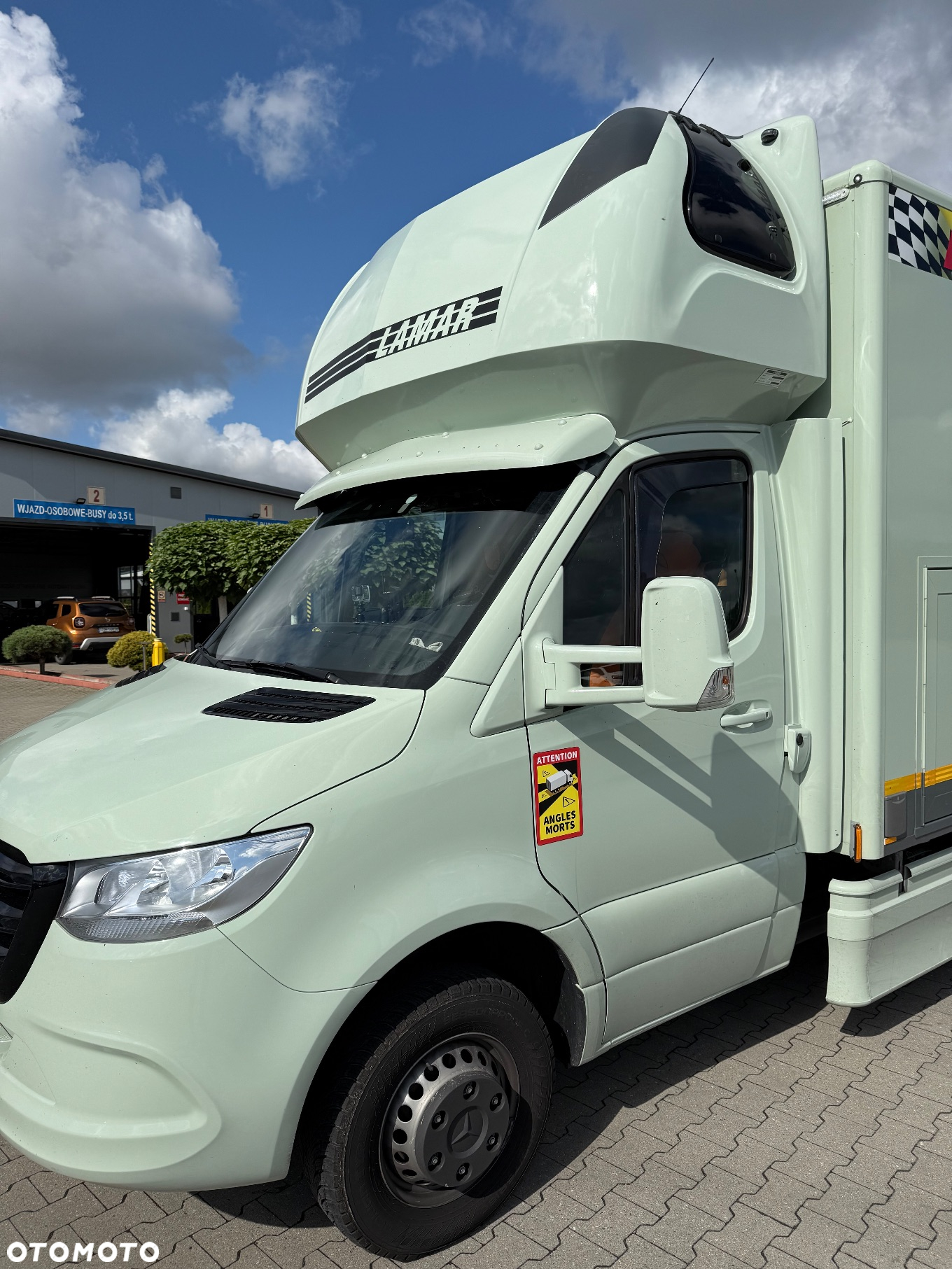 Mercedes-Benz Sprinter - 2