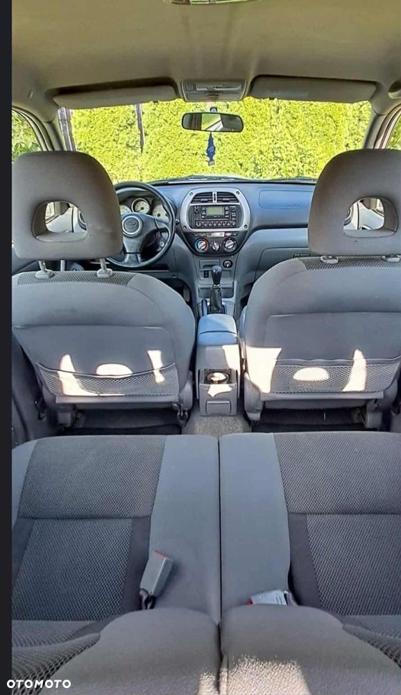 Toyota RAV4 D-4D 4x4 - 6