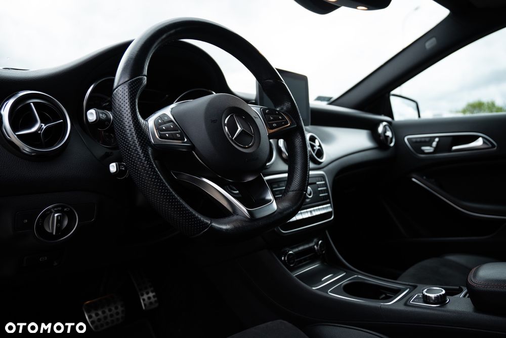 Mercedes-Benz GLA 220 4-Matic AMG Line - 14