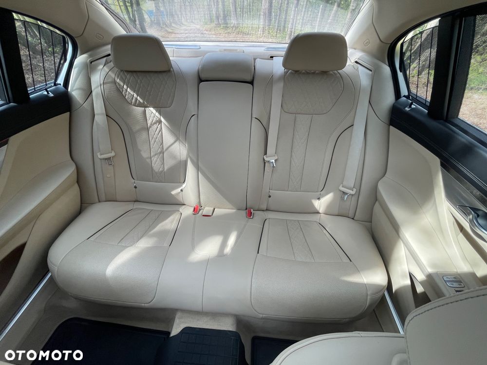 BMW Seria 7 740Li - 21