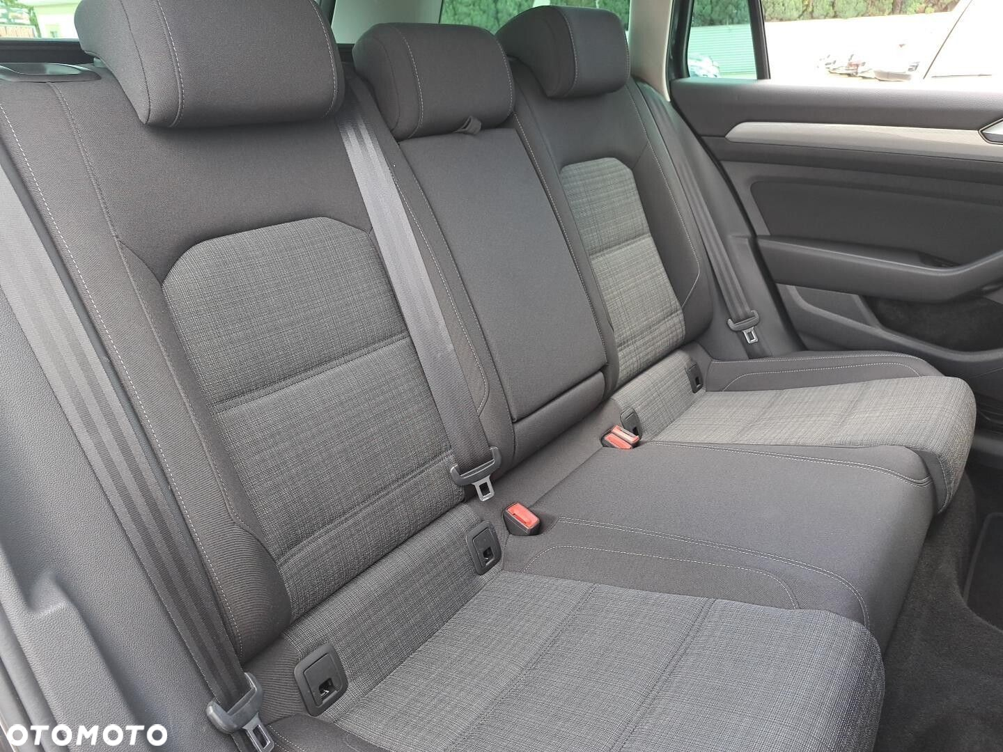 Volkswagen Passat 2.0 TDI Business DSG - 17