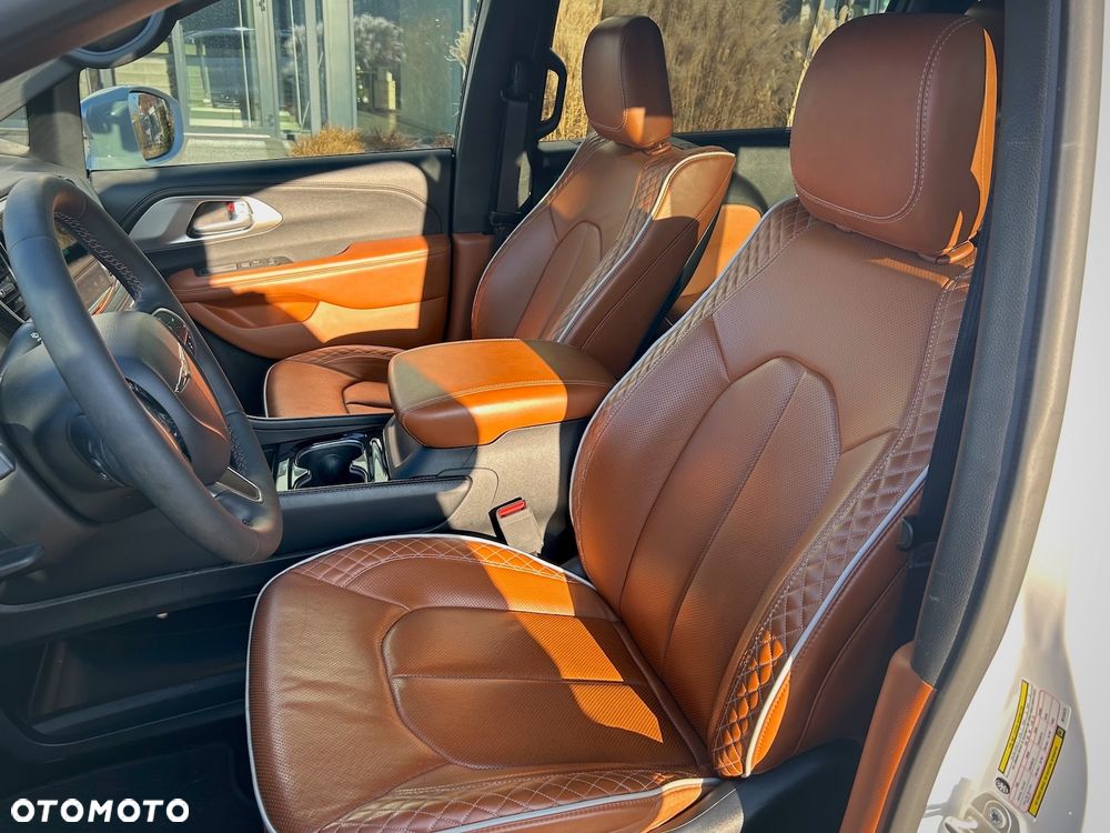 Chrysler Pacifica - 23