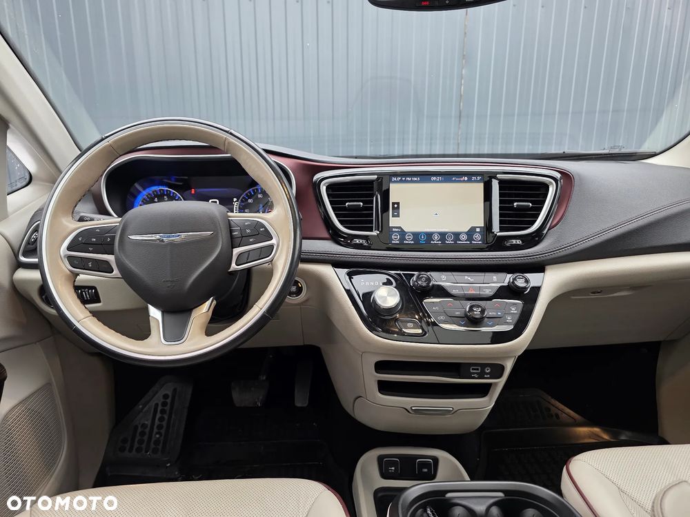 Chrysler Pacifica - 36