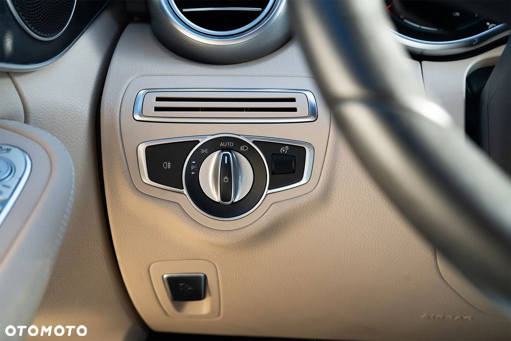 Mercedes-Benz Klasa C 200 4Matic 9G-TRONIC - 13