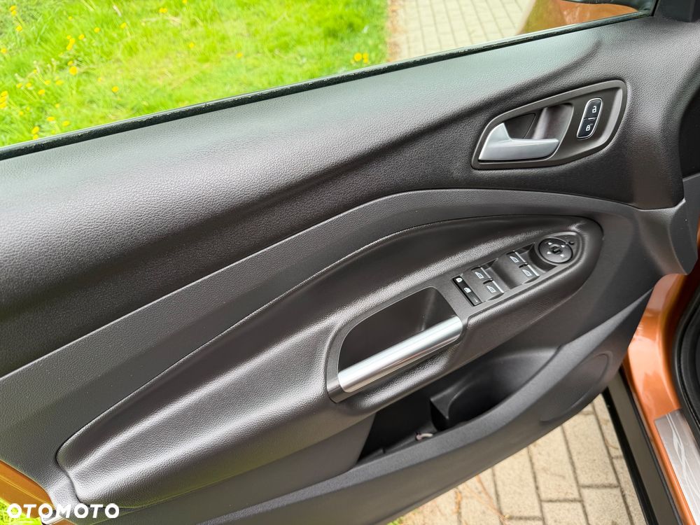 Ford Kuga 2.0 TDCi 2x4 Titanium - 26