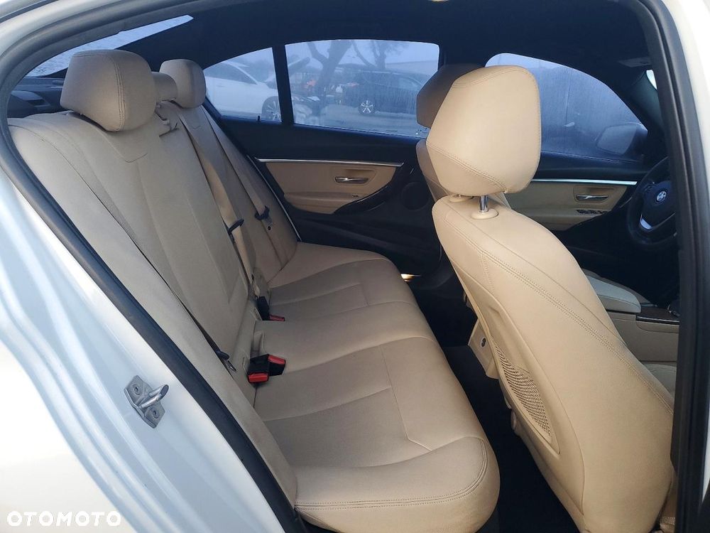 BMW Seria 3 330i - 10