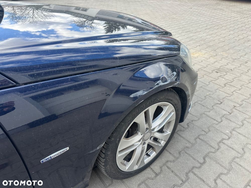 Mercedes-Benz Klasa C 180 CGI Automatik BlueEFFICIENCY Avantgarde - 39