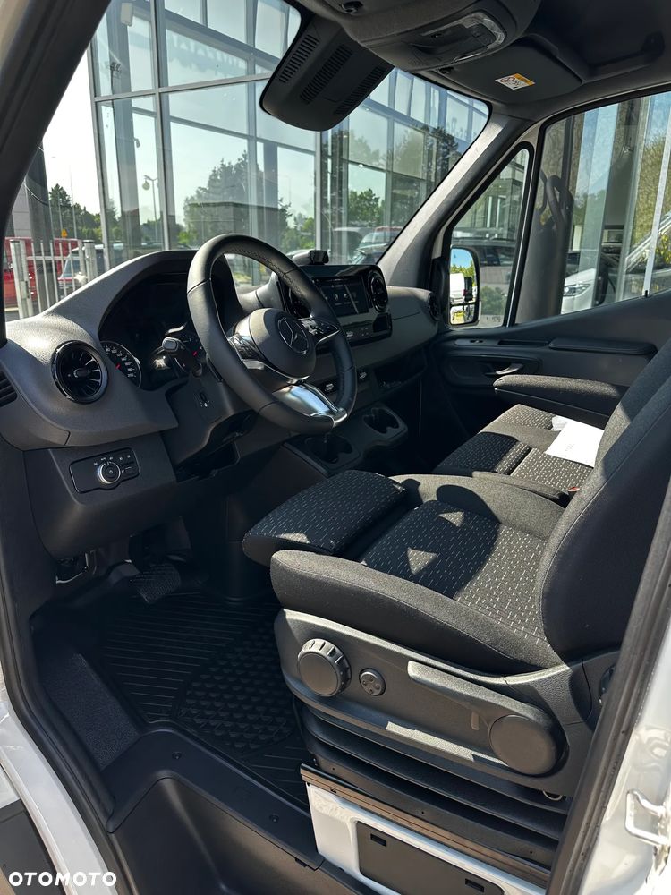 Mercedes-Benz Sprinter - 15