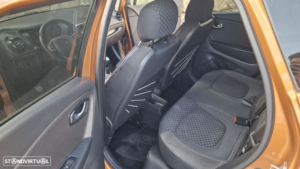Renault Captur 1.5 dCi Exclusive EDC - 26